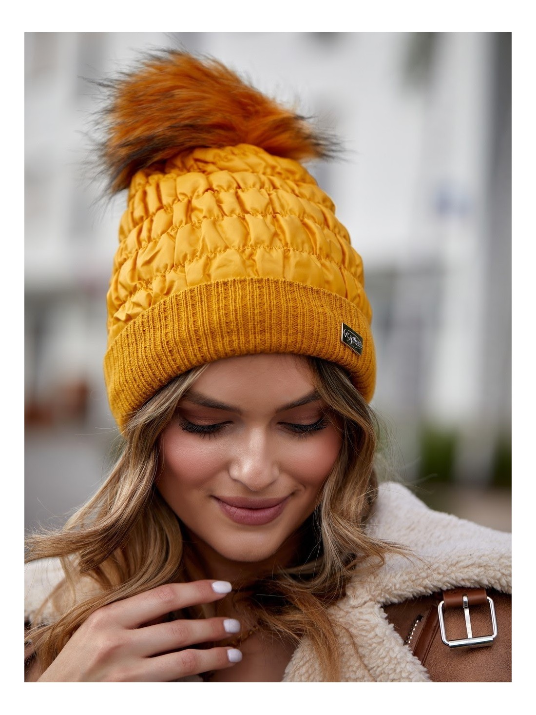 Wintermütze aus Baumwolle mit Bommel, Honig C31 - Online-Shop - Boutique